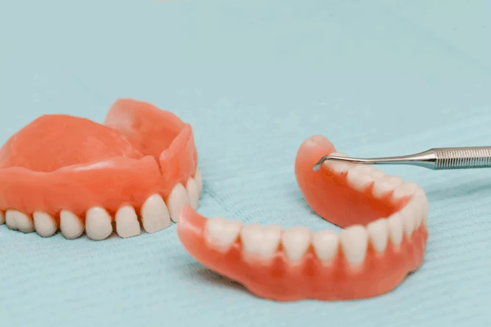 protesis dental fija o removible 1024x683
